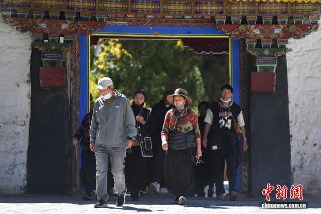 西藏罗布林卡秋色渐浓