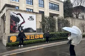 新春走基层|《哪吒2》刷新票房纪录 文创周边人气爆棚图片