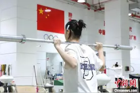 探馆广西举重队 冬训后期备赛忙图片