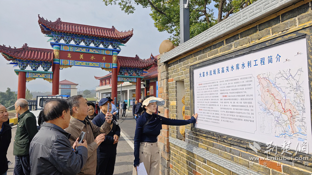 五千老同志高关“重阳团圆” “三园一基地”彰显文化魅力