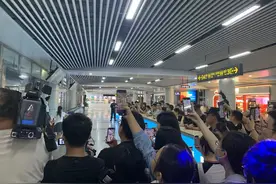 “欢迎回家”！张博恒落地长沙，他说最大的愿望是“想睡觉”图片