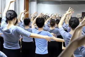 男幼师≠男保姆！他们是班上的“国宝”，幼教界的“宝藏男孩”图片