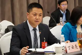 丁云亮委员：规划好“高铁+高速” 助力县域经济高质量发展“加速”图片