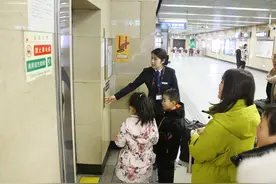 新春走基层|地铁员工守护春节出行路图片