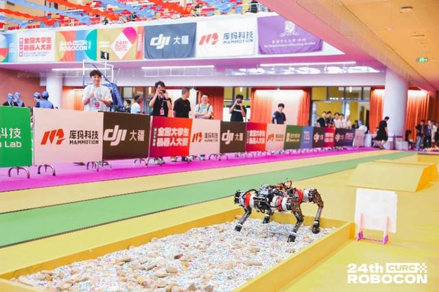 从实验室到竞技场 大学生将机器人赛玩出科技新花样