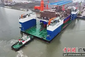 海上巨无霸“四航永兴”号出运超重海上风电安装平台图片