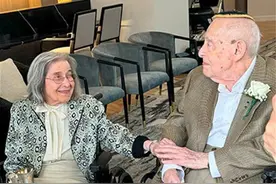 100岁的他娶了102岁的她，创“年龄最大新婚夫妇”新纪录图片