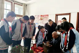 东营市东营区三中开展“寻访抗战老兵”活动图片