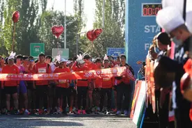 2023北京延庆首届龙形半马开跑 600名跑友畅跑“最美乡村路”图片
