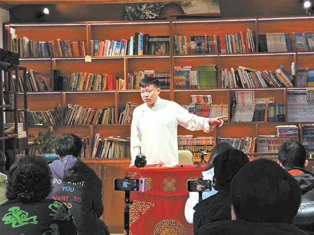 实体书店悄然增多 吸引游客各有特色沿着中轴线寻迹新阅读空间
