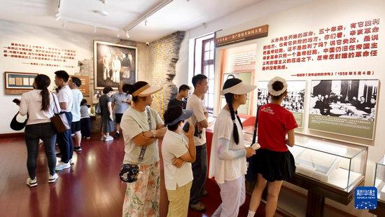 北京迎来暑期旅游热潮