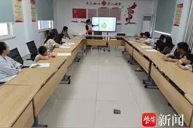 共度美好亲子时光！常熟市沙家浜镇唐东村开展“‘帽’美如花，清凉一夏”草帽DIY活动图片
