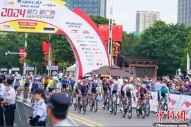 环广西世巡赛开赛 推动自行车运动在中国普及发展图片