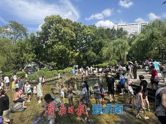 一年四季 泉在济南丨高温天里的清凉乐土：五龙潭清泉边童趣飞扬