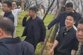 董宇辉湖北行安保众多惹争议，官方回应：人气非常高图片