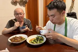 得知被大学录取时，他正忙着送外卖……图片