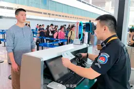 全国首创！重庆江北国际机场临时乘机证明可“秒”变电子身份证图片