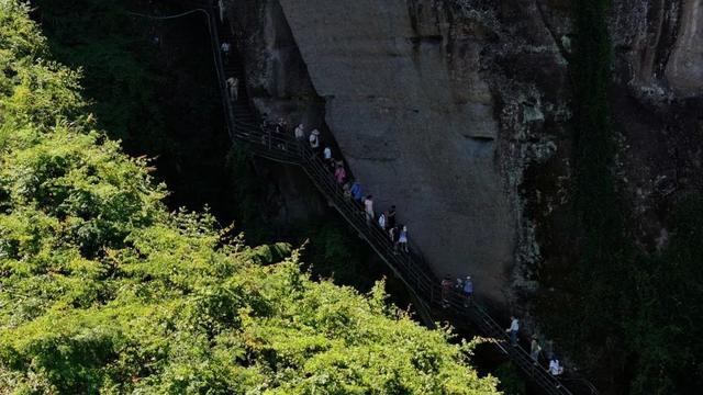 万人同游 乐享仙山 | 龙虎山景区迎万人系列团，人气火爆！