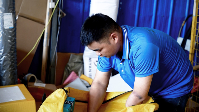 全国肢残日，残疾人快递员装上智能义肢