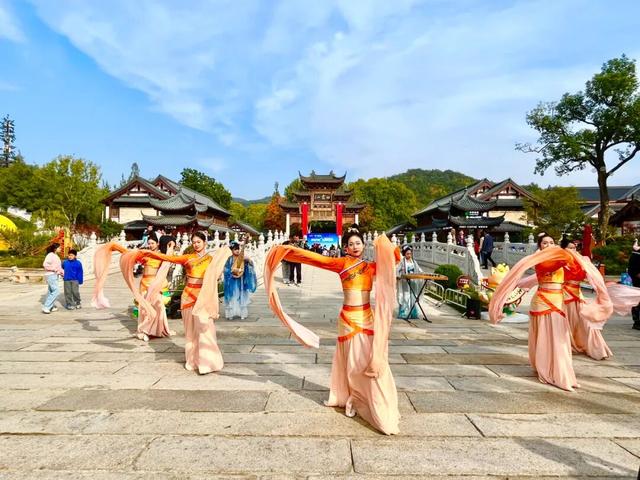 “今天我去栖霞山了！”