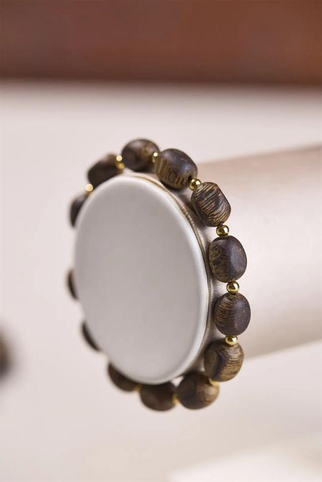 真不懂，为啥现在的明星和有钱人都偏爱这个“烂木头”？