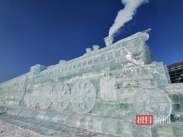 哈尔滨冰雪大世界开园首日，湖北游客惊叹：来东北还能看到家乡的黄鹤楼