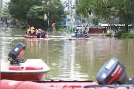 华南暴雨持续! 铁路全力护航滞留客图片