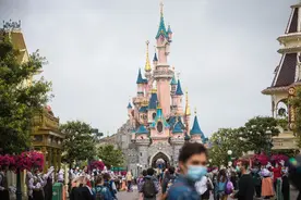 719元！上海迪士尼回应暑期票价飙升，开园8年已调价5次图片