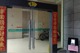 晨意帮忙丨长沙一小区上线刷脸门禁，业主拒绝录脸担心信息泄露，物业：也可刷卡图片