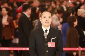 全国人大代表刘传健：逐梦蓝天 为国培养飞行骄子｜两会每日人物图片