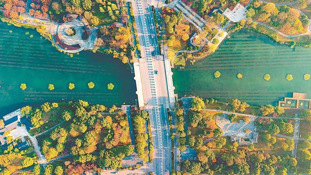 初冬美景入画来