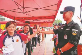 青春赴考 提笔逐梦——2025年高考首日见闻图片