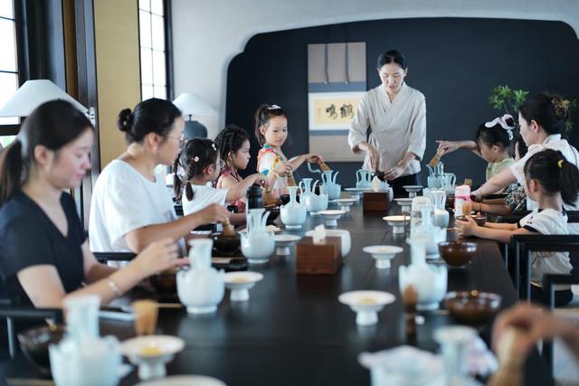 “非遗+文旅”焕发老街新生 绿城吉祥里迎来开街两周年