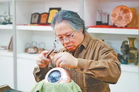 以錾作笔 镌铜入画（工匠绝活）图片
