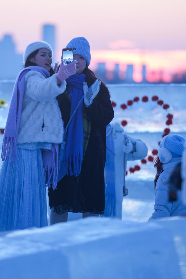 尔滨“钻石海” 浪漫赏落日
