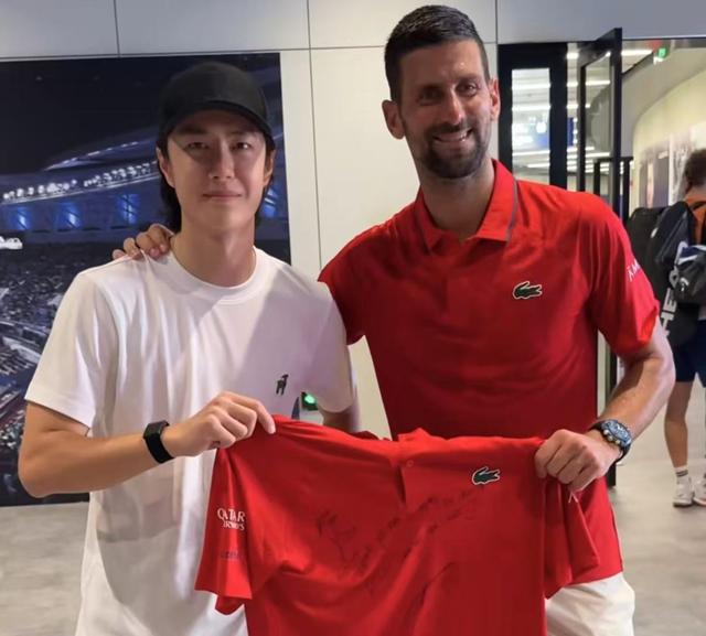 上海网球大师赛｜梦幻联动！德约科维奇发出邀请，王一博“追星”成功