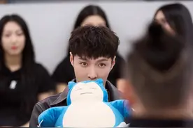 文化交流真人秀《百分百出品》播出，张艺兴带团舞台“过招”图片