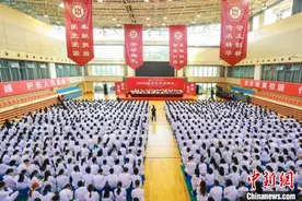 中外学生相聚岐黄沃土汲取浩瀚古籍的精髓本元图片