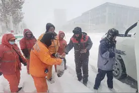 快讯|风雪中的午餐图片