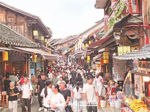 跟着黄小西游贵州｜从中秋诗会到特色长桌宴…… 这一路，包你好吃又好玩