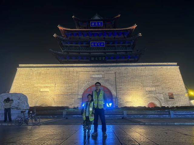 父亲辞职给多动症儿子办休学，带其从湖南徒步1000公里到山东：比原计划早半个月走完，孩子状态都很好