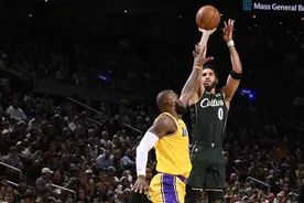 湖人vs凯尔特人前瞻：两队状态拉满 或将缔造又一经典战役图片