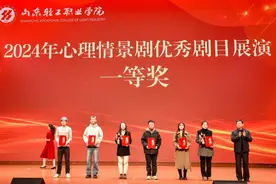 薛城区非遗人灯舞走进山东轻工职业学院：传承古老艺术，绽放时代光彩图片