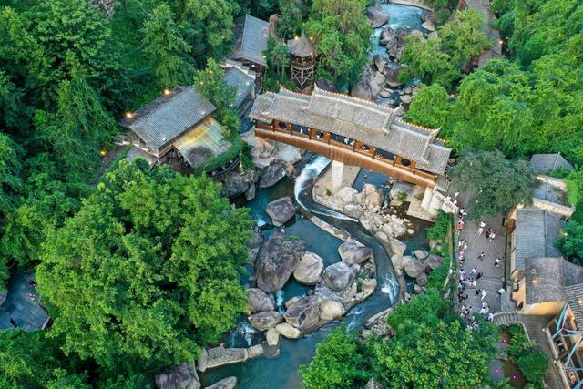 这个景区就在中国，而且是由废弃矿区改造而成！