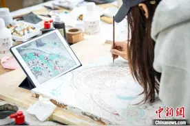 鉴赏摹制汉唐壁画 西北大学学生在特色课程中感悟历史文化魅力图片