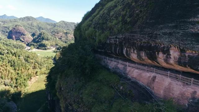 安纳班纳·泰宁 | 在时间的褶皱里，呼吸一场丹霞旧梦
