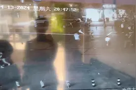 四川一小孩被玩伴摔出嘴角撕裂缝十针 对方家长：只付当下医药费图片