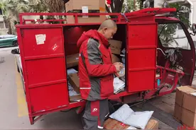 千人团年饭即将开席，救人快递小哥受邀：女儿同学说她是“城市英雄的女儿”图片