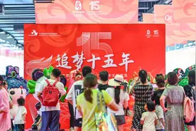暑期鸟巢晚间旅游打卡超60万人次图片