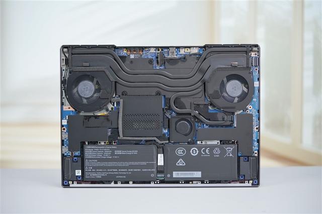 锐龙9 9955HX3D加持的最强水冷游戏本！机械革命苍龙16 Ultra评测